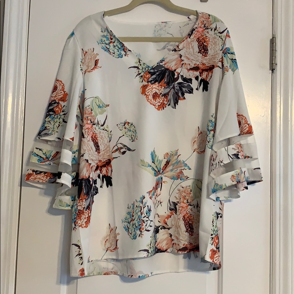 NWOT White bell sleeve women’s floral blouse